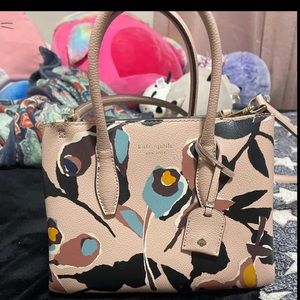 Kate spade purse in perfect condition